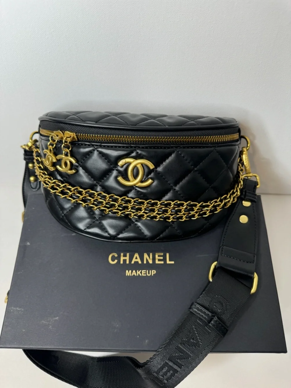 CHANEL MAKEUP BAG GWP - Picture 2 of 10